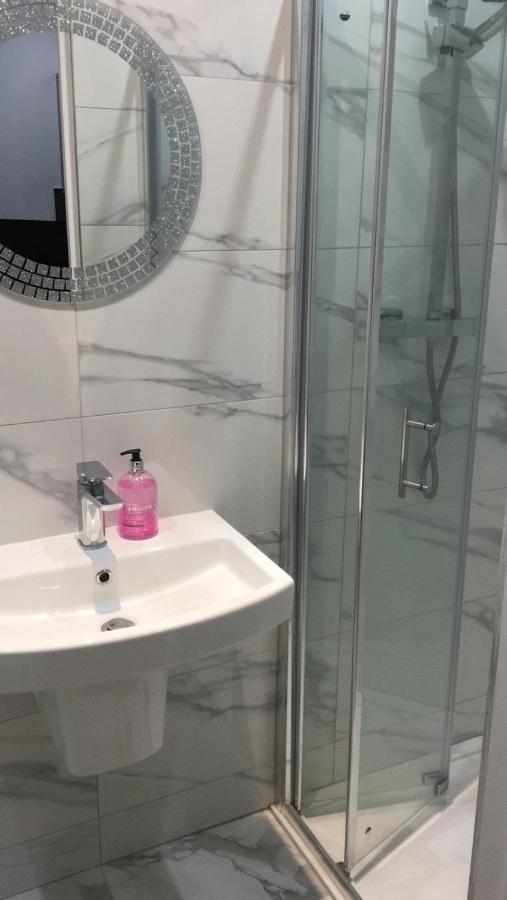 Hotel Grand Bleu - London - Next To Piccadilly Line Tube Station & Brand New Facilities Zewnętrze zdjęcie