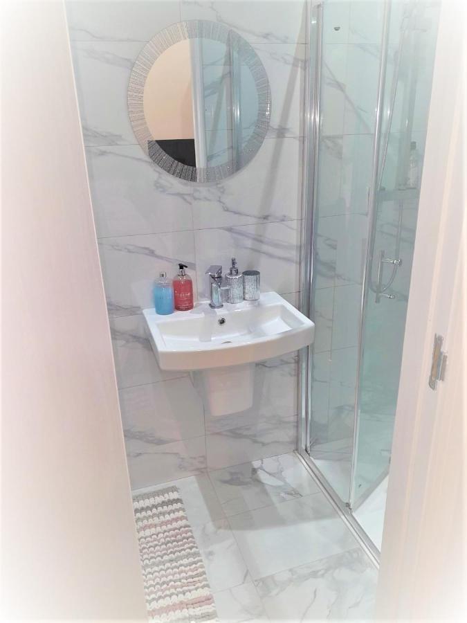 Hotel Grand Bleu - London - Next To Piccadilly Line Tube Station & Brand New Facilities Zewnętrze zdjęcie