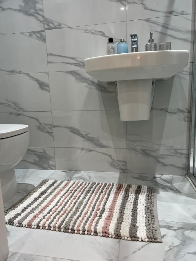 Hotel Grand Bleu - London - Next To Piccadilly Line Tube Station & Brand New Facilities Zewnętrze zdjęcie
