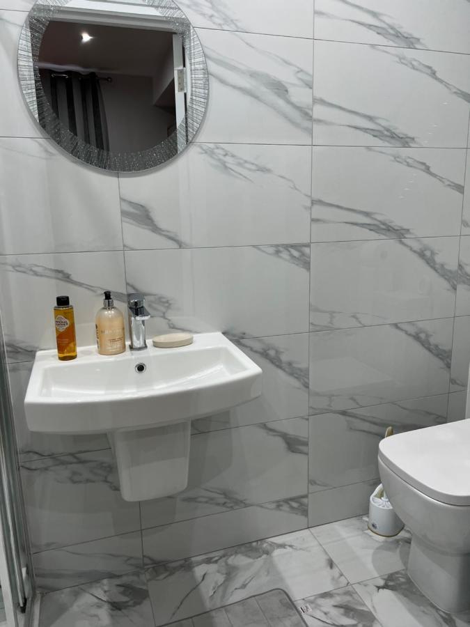 Hotel Grand Bleu - London - Next To Piccadilly Line Tube Station & Brand New Facilities Zewnętrze zdjęcie