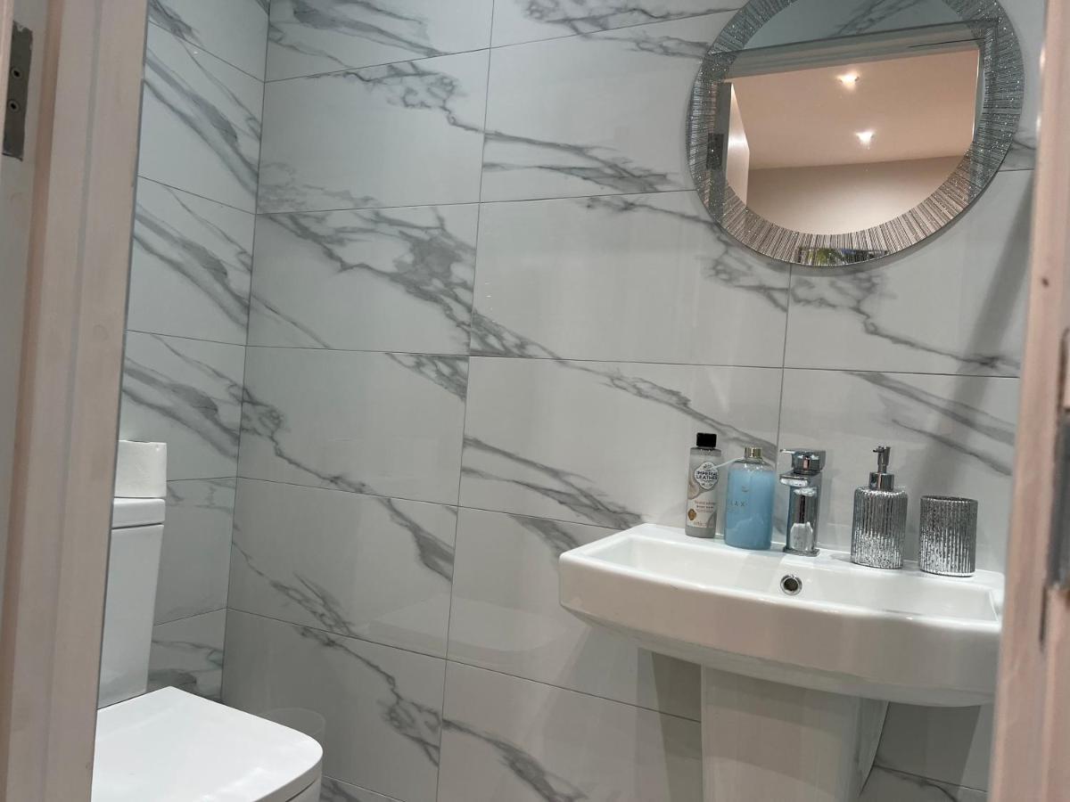 Hotel Grand Bleu - London - Next To Piccadilly Line Tube Station & Brand New Facilities Zewnętrze zdjęcie