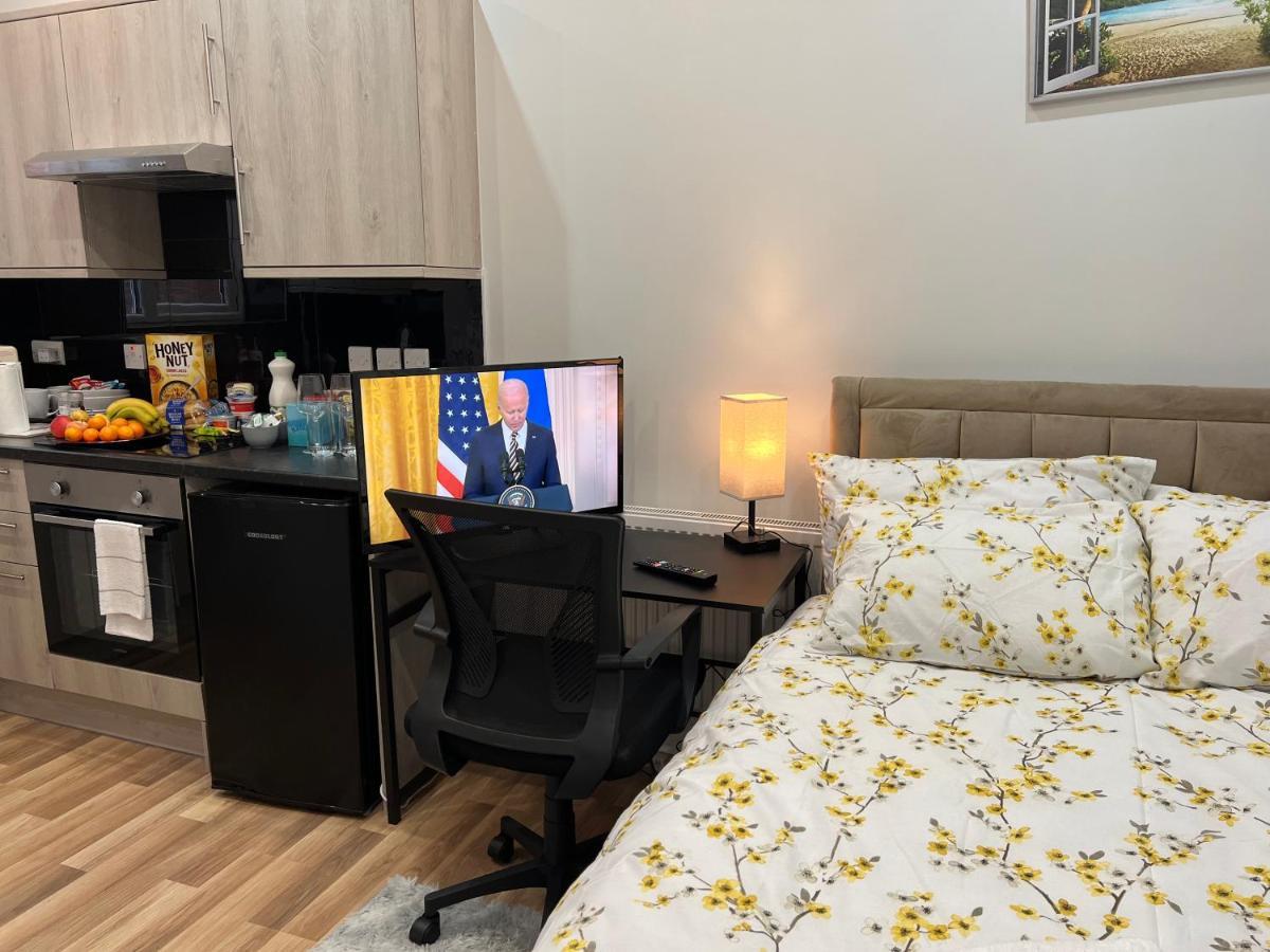 Hotel Grand Bleu - London - Next To Piccadilly Line Tube Station & Brand New Facilities Zewnętrze zdjęcie