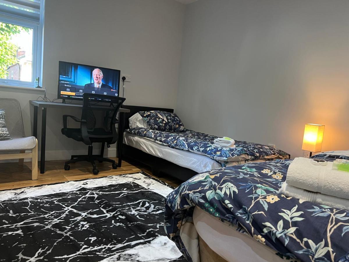 Hotel Grand Bleu - London - Next To Piccadilly Line Tube Station & Brand New Facilities Zewnętrze zdjęcie