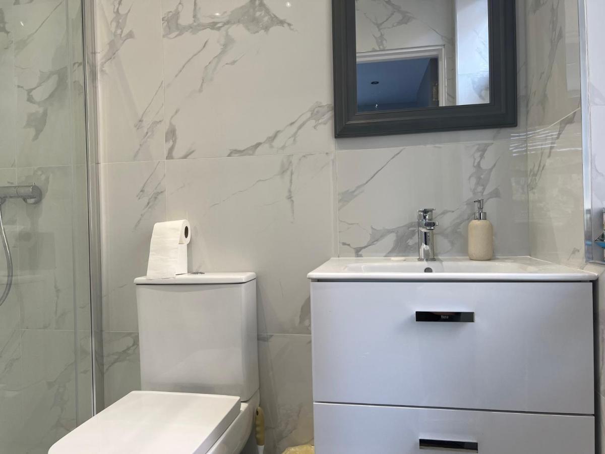 Hotel Grand Bleu - London - Next To Piccadilly Line Tube Station & Brand New Facilities Zewnętrze zdjęcie