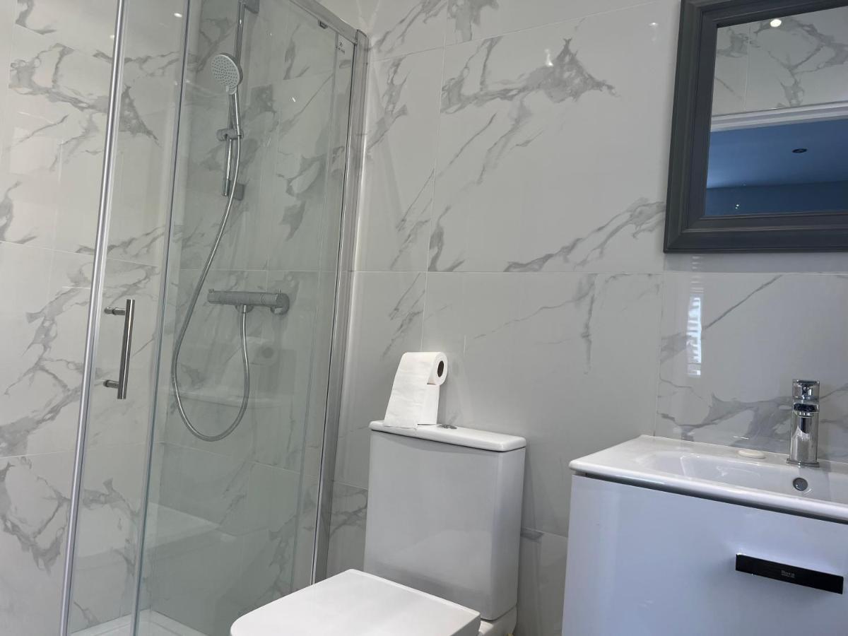 Hotel Grand Bleu - London - Next To Piccadilly Line Tube Station & Brand New Facilities Zewnętrze zdjęcie