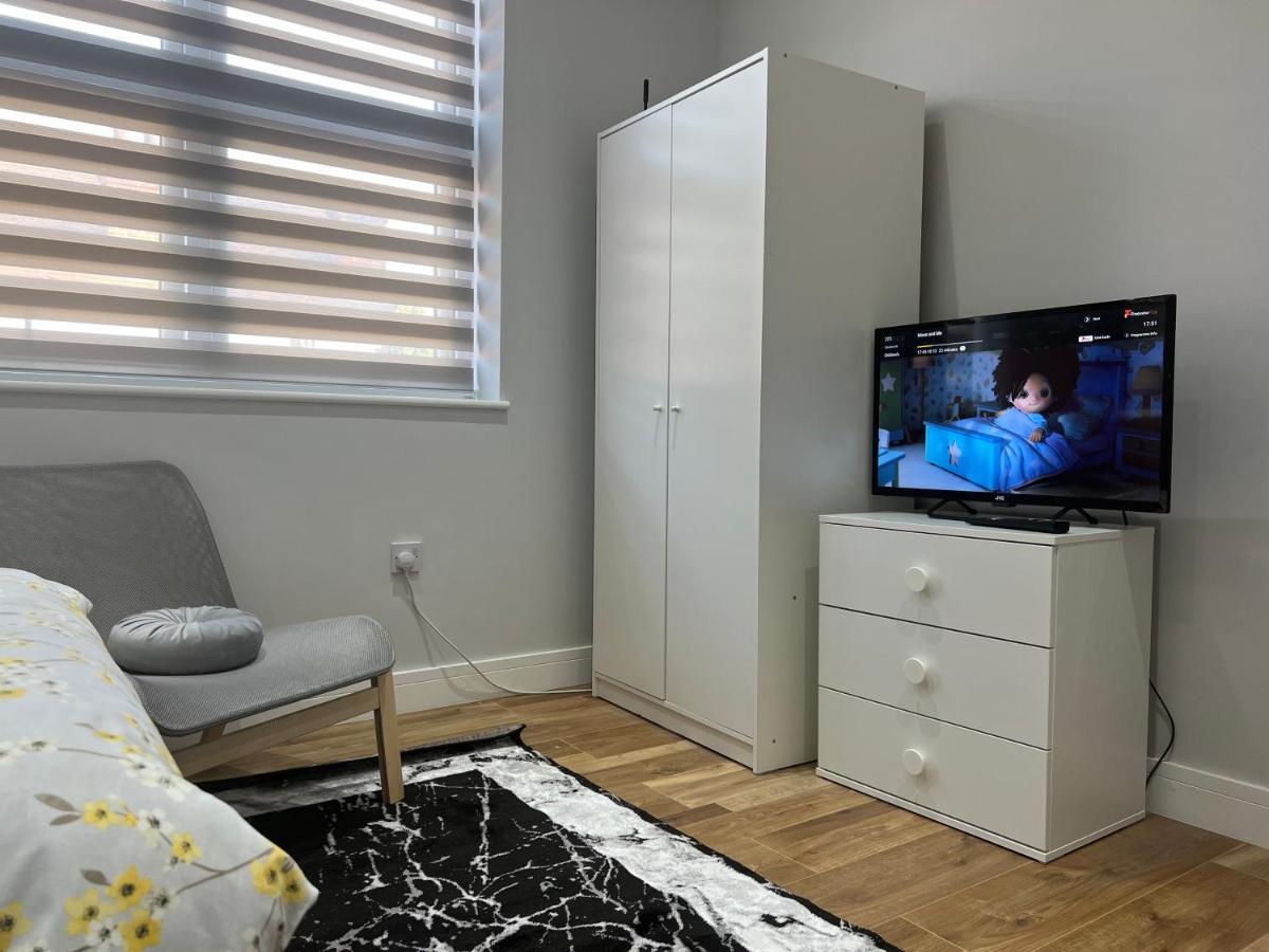 Hotel Grand Bleu - London - Next To Piccadilly Line Tube Station & Brand New Facilities Zewnętrze zdjęcie